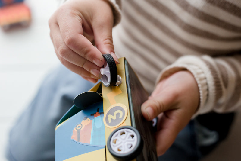 Djeco - Do it Yourself - Racing Cars Kit