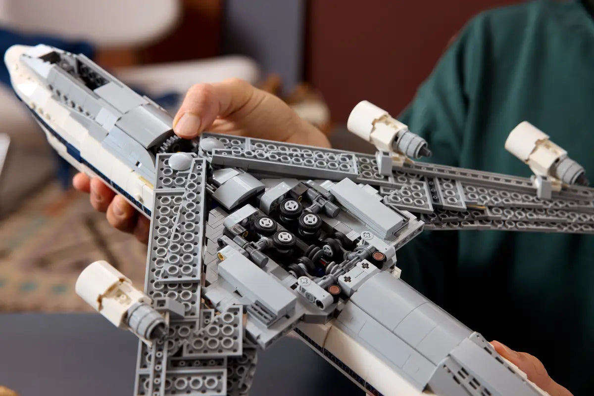 LEGO - ICONS Shuttle Carrier Aircraft 10360