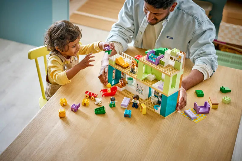 LEGO - Duplo 3 in 1 Modern Family House with Figurines 10470