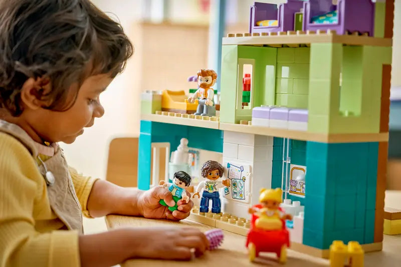 LEGO - Duplo 3 in 1 Modern Family House with Figurines 10470
