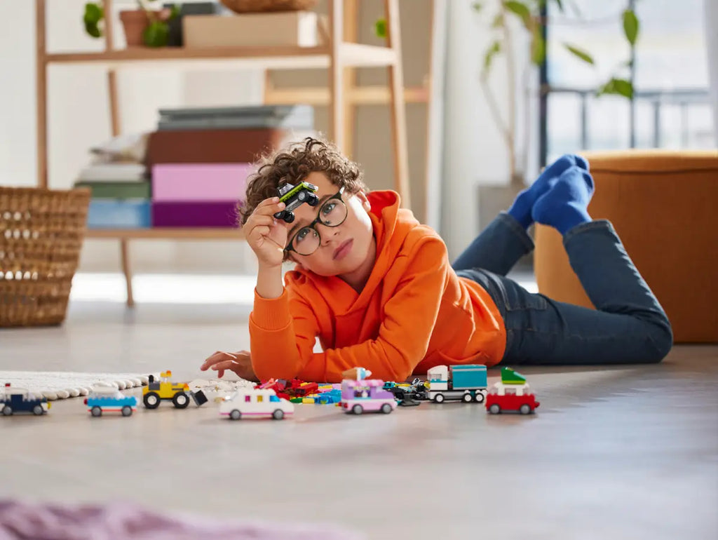 11036 LEGO - Classic Creative Vehicles 11036 – The Play Room