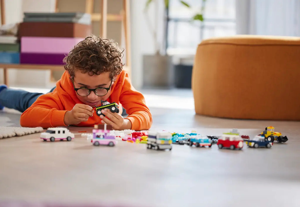 11036 LEGO - Classic Creative Vehicles 11036 – The Play Room