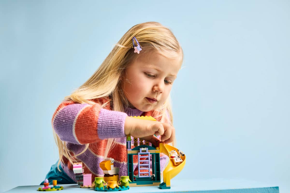 LEGO - Bluey - Playground Fun with Bluey and Chloe 11201