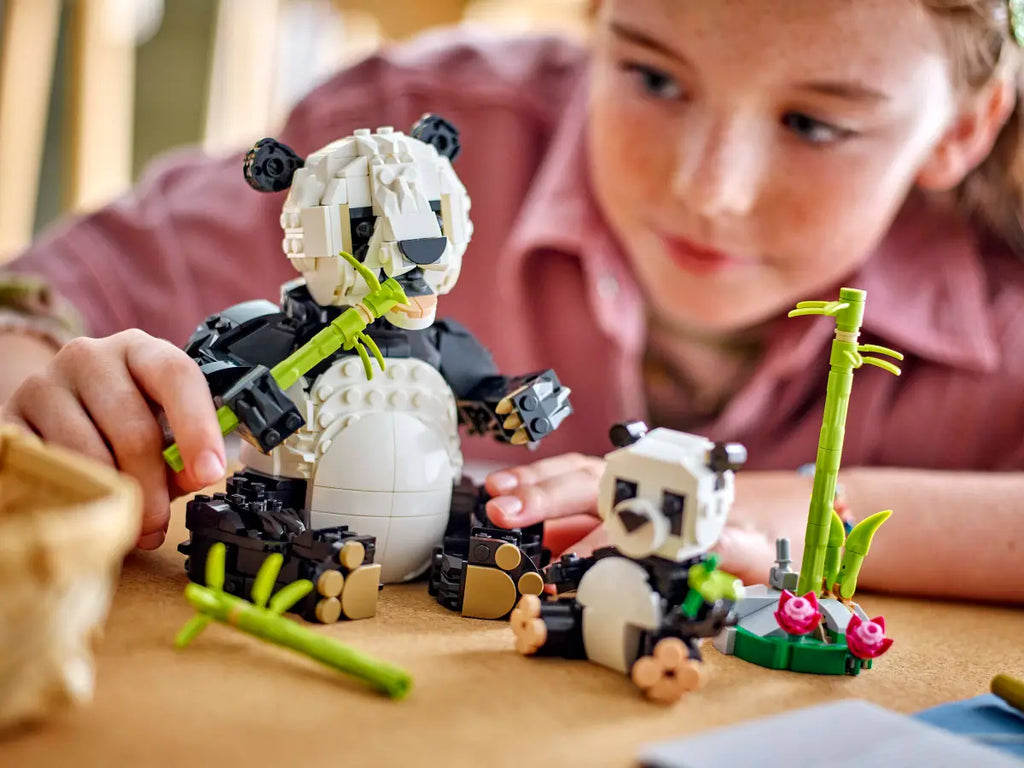 LEGO - Creator Wild Animals: Panda Family 31165