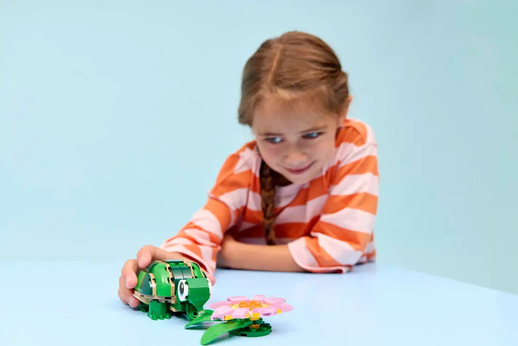LEGO - Creator Turtle with a Waterlily 31377
