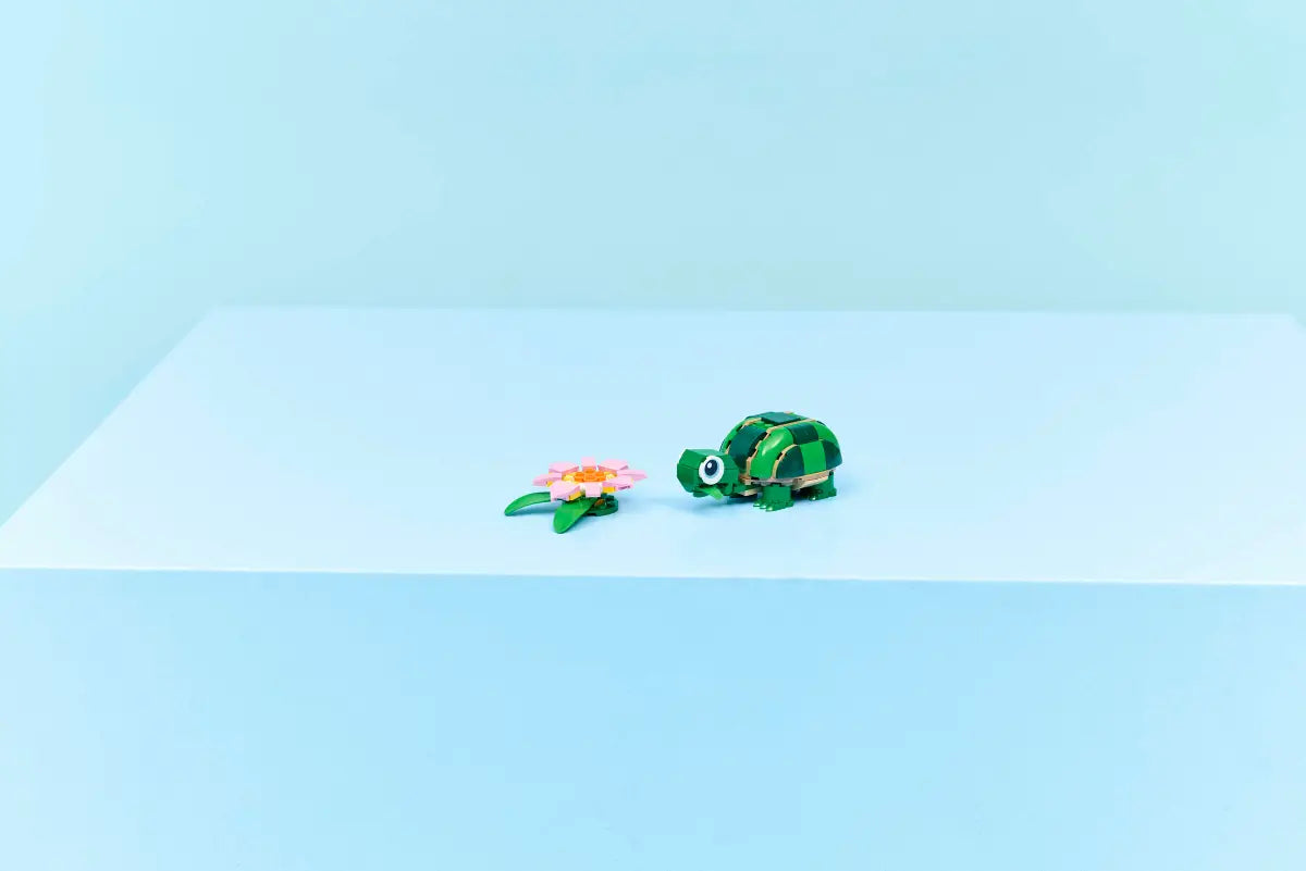 LEGO - Creator Turtle with a Waterlily 31377