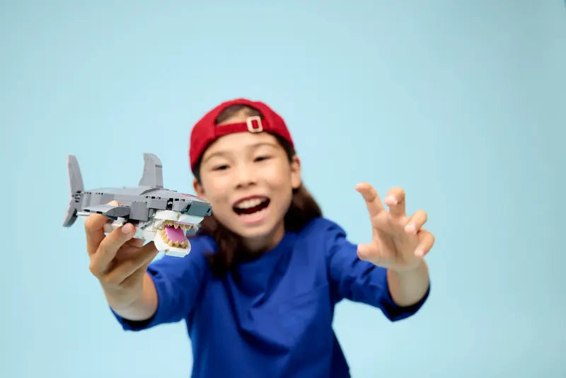 LEGO - Creator Fierce Shark with Treasure Chest 31381