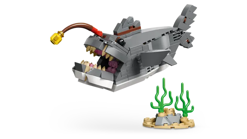LEGO - Creator Fierce Shark with Treasure Chest 31381