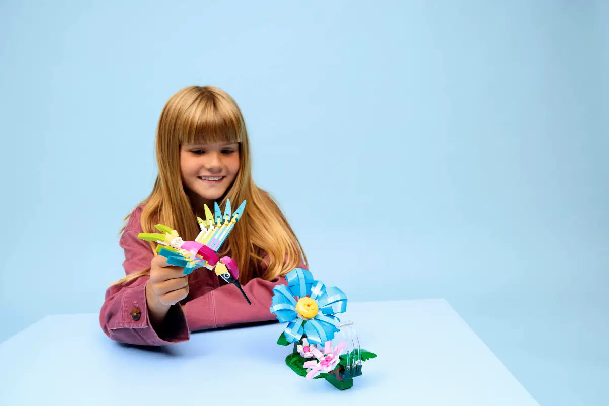 LEGO - Creator Colorful Hummingbird 31384