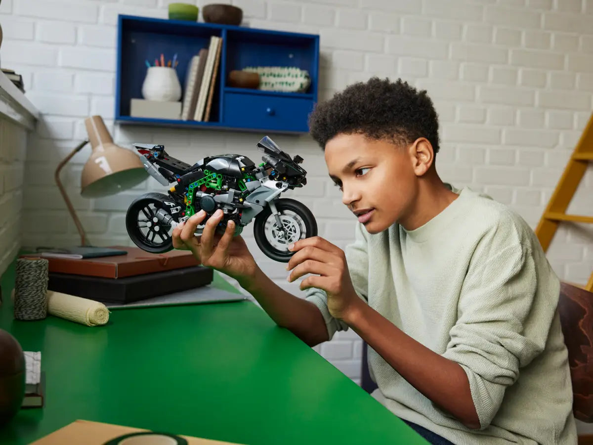 LEGO - Technic Kawasaki Ninja H2R Motorcycle 42170