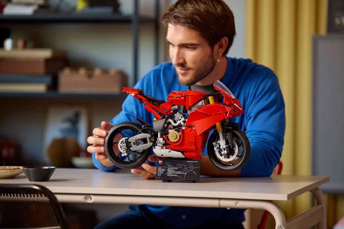 LEGO - Technic Ducati Panigale V4 Motorcycle 42202