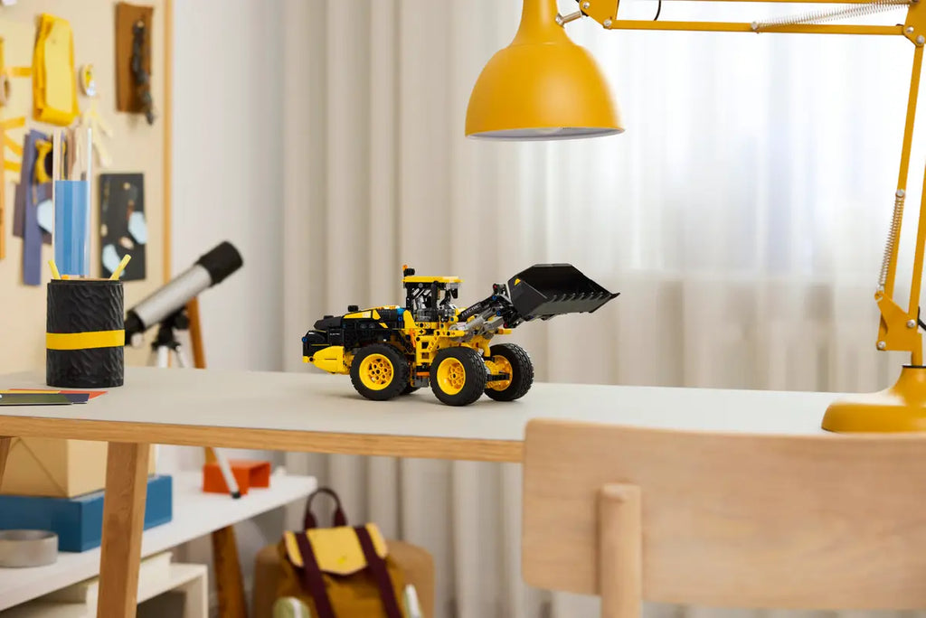 LEGO - Technic Volvo L120 Electric Wheel Loader 42209