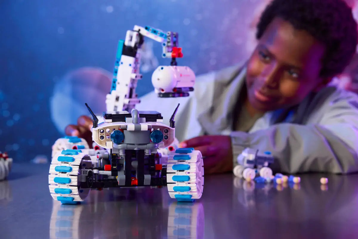 LEGO - Technic Lunar Outpost Moon Rover 42211