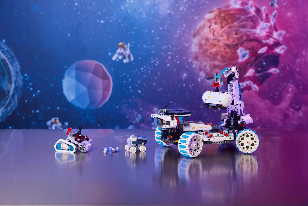 LEGO - Technic Lunar Outpost Moon Rover 42211