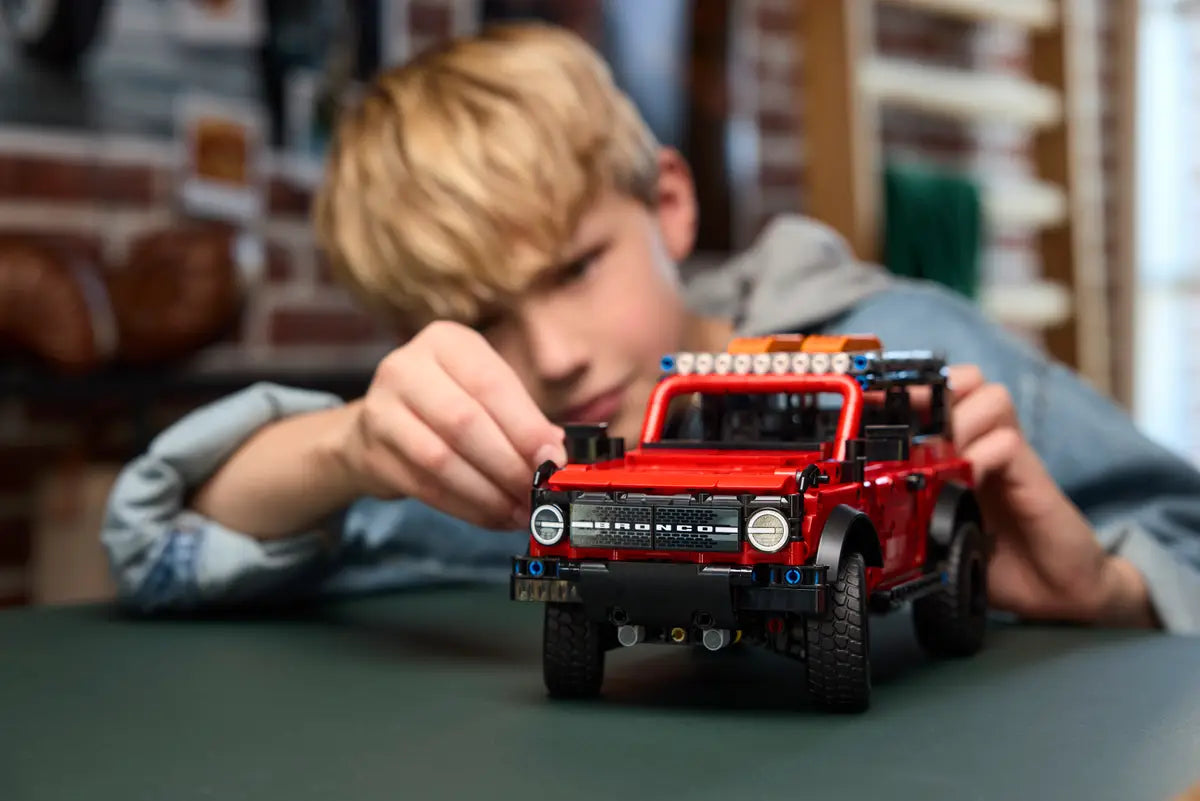 LEGO - Technic Ford Bronco SUV 42213