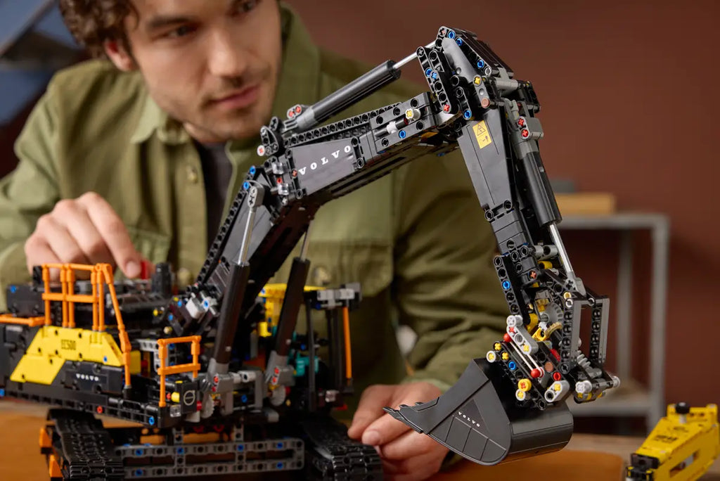 LEGO - Technic Volvo EC500 Hybrid Excavator 42215