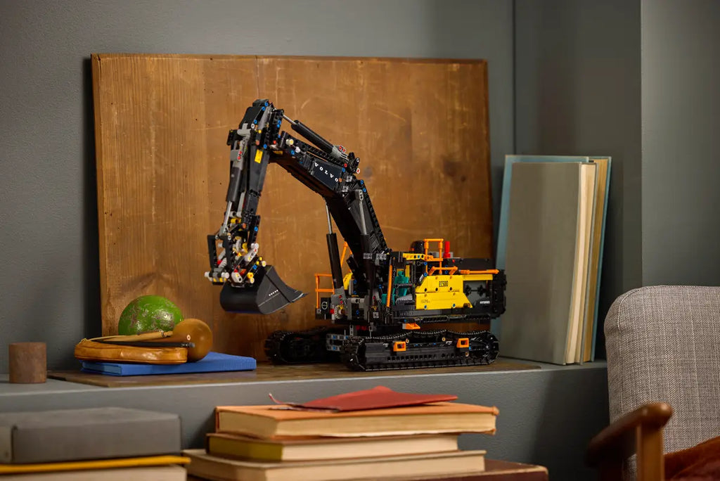 LEGO - Technic Volvo EC500 Hybrid Excavator 42215