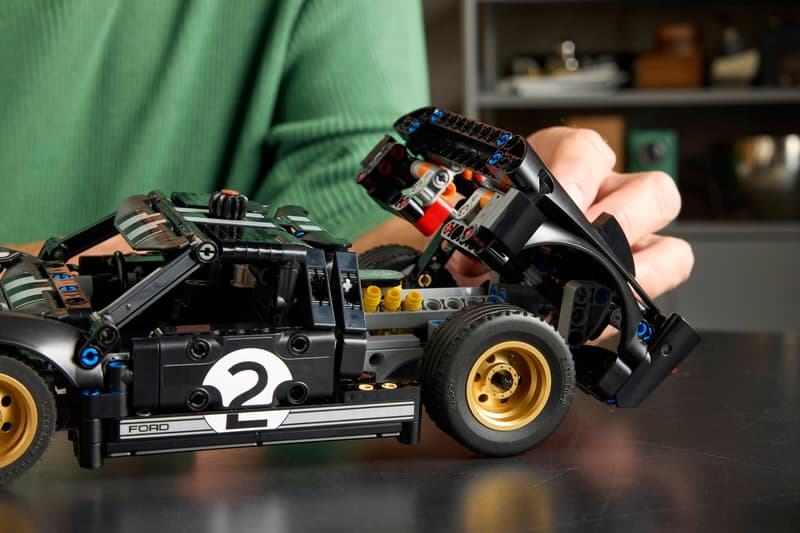 LEGO - Technic 1966 Ford GT40 MK II Race Car 42223