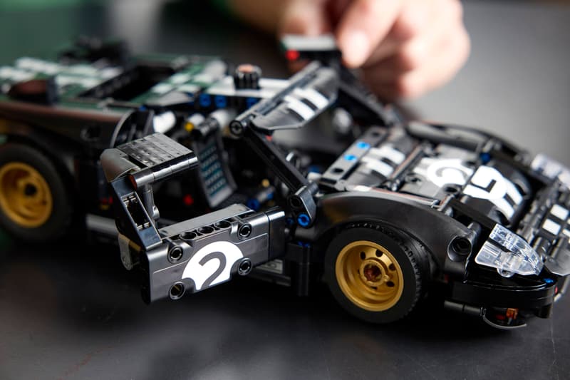 LEGO - Technic 1966 Ford GT40 MK II Race Car 42223