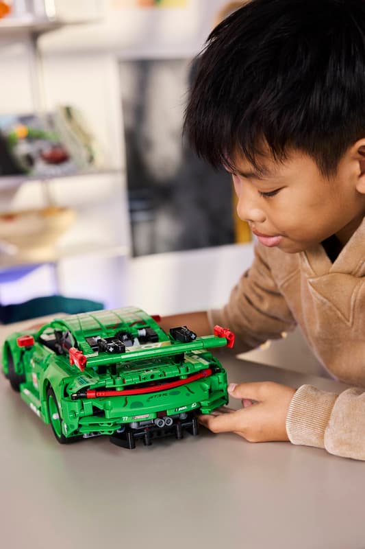 LEGO - Technic Porsche 911 GT3 R REXY AO Racing 43287