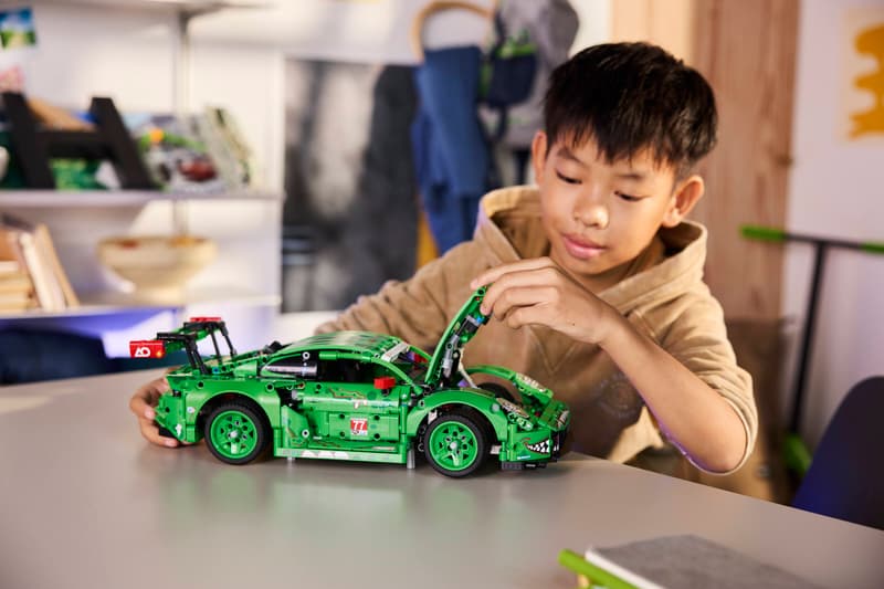 LEGO - Technic Porsche 911 GT3 R REXY AO Racing 43287