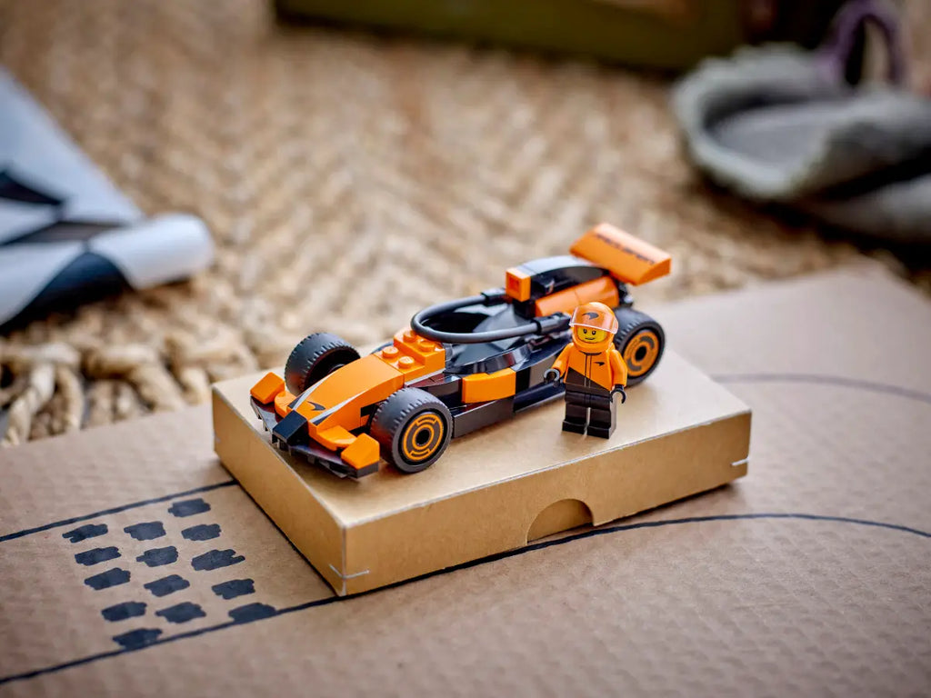 LEGO - City F1 Driver with McLaren Race 60442