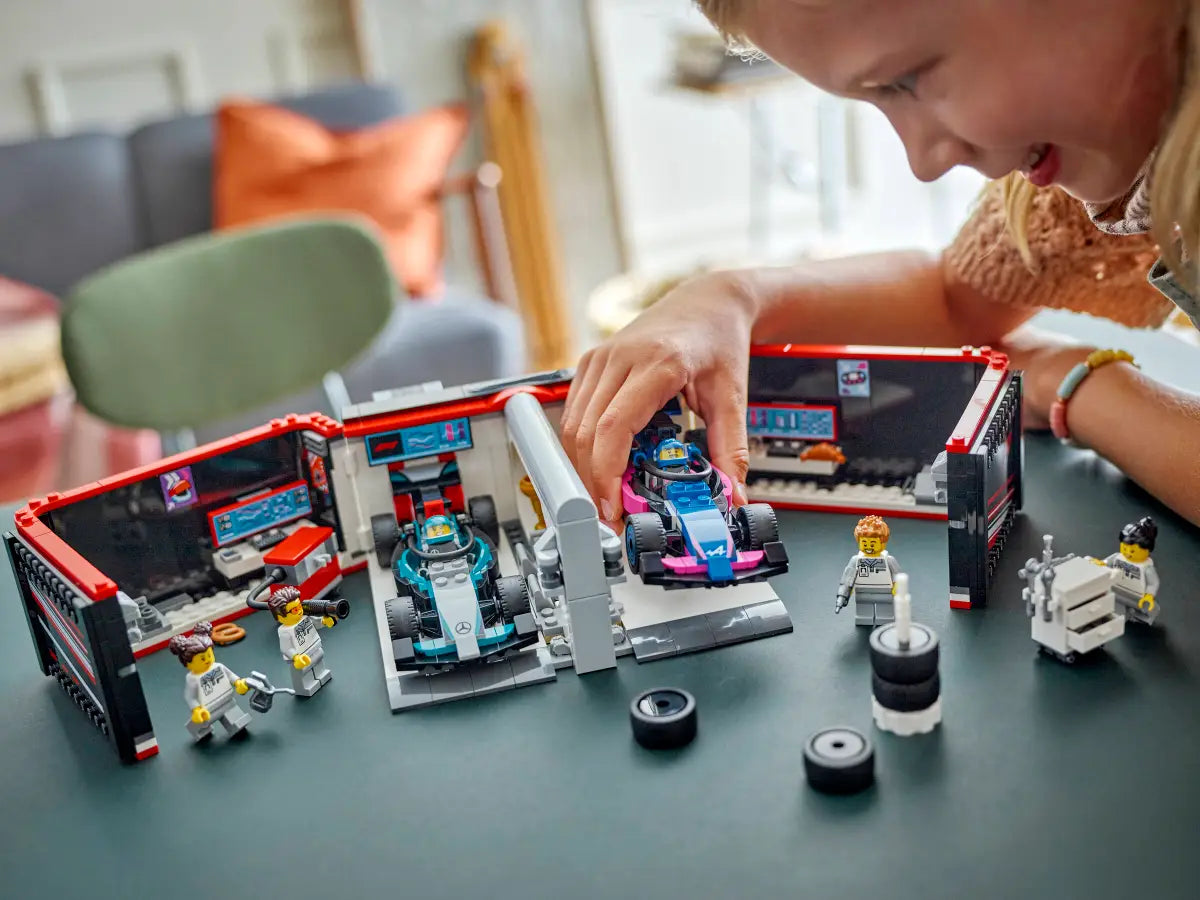 LEGO - City F1 Garage & Mercedes-AMG & Alpine cars 60444
