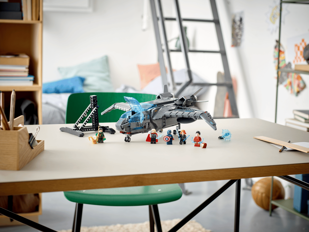 LEGO - The Avengers Quinjet 76248