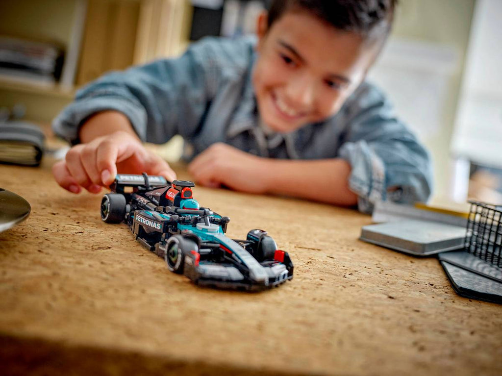 LEGO- Mercedes-AMG F1 W15 Race Car 77244