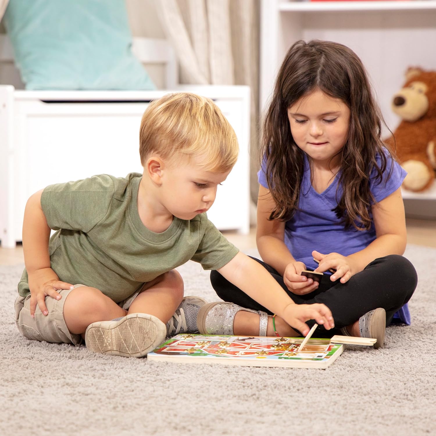 Melissa & Doug - Magnetic Farm Hide & Seek