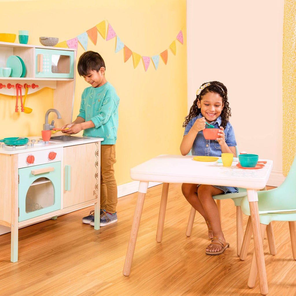 Toy cooking accessories.