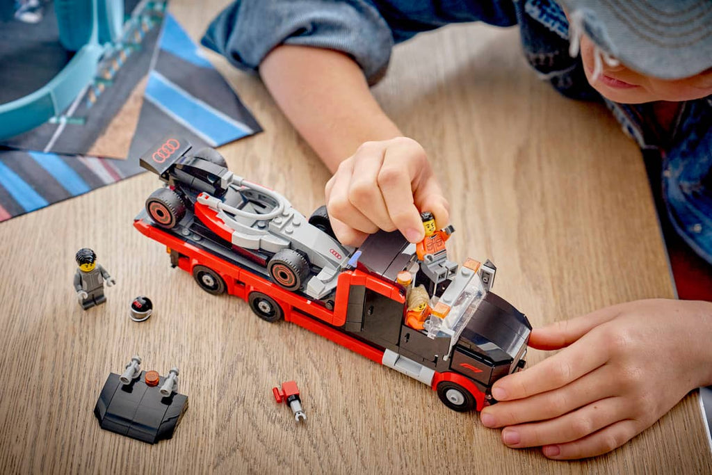 LEGO - F1 Display Truck with Audi F1 Race Car 60493
