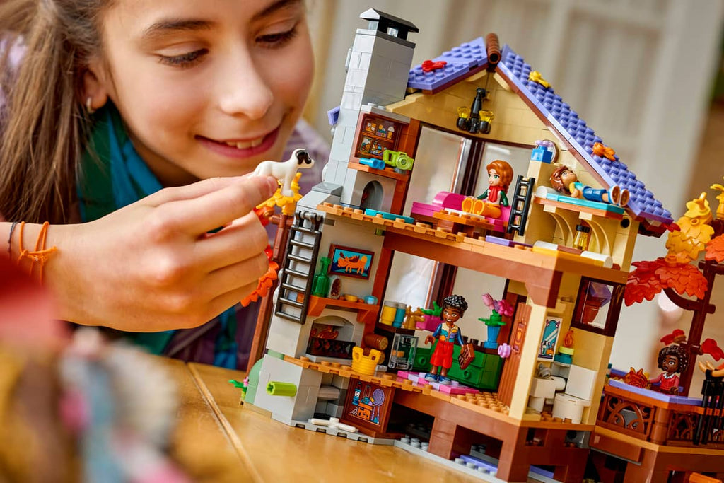 Lego - Friends Cosy Fall Forest Cabin 42705